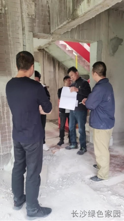长沙绿色家园工程师上门勘测地暖安装房屋.jpg